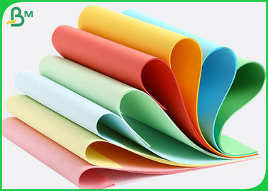 80GSM लाल रंग हरा रंग DIY Origami के लिए Uncoated Woodfree कागज
