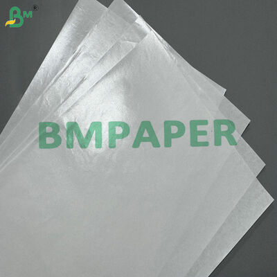 पानी प्रतिरोधी और वसा प्रतिरोधी खाद्य ग्रेड पीई लेपित 35gsm 40gsm सफेद क्राफ्ट पेपर रोल रैपिंग पेपर हैमबर्गर के लिए