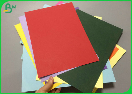 ईको-फ्रेंडली 200g 220g रंगीन किताबें बनाने के लिए बिना कागज की रंगीन शीट