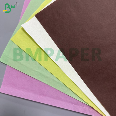 कप केक बनाने के लिए 40 ग्राम रंगीन आसान स्लिप पेपर कफी धारक कच्चा माल