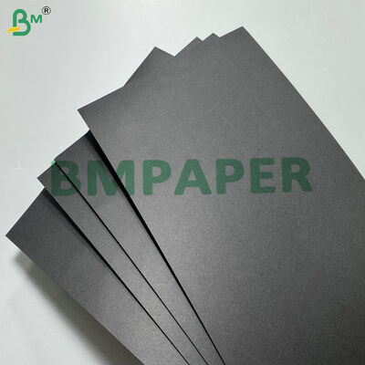 चिकनी सतह प्रीमियम 250gsm 300gsm ब्लैक पेपरबोर्ड उपहार बक्से और कठोर पैकेजिंग के लिए आदर्श